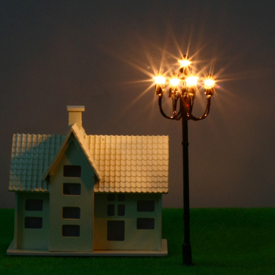 Chine Lumière miniature lumineuse de lampadaire de modèle de rue de T52 6V 7cm pour la disposition de train fournisseur
