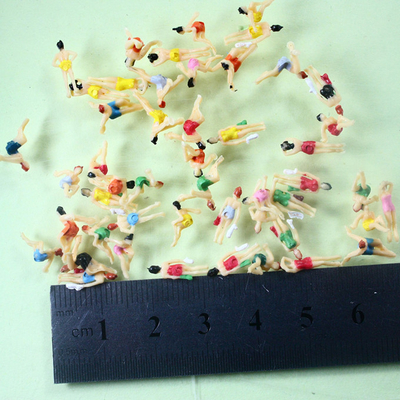 Chine La natation de peinture d'échelle de personnes architecturales colorées de modèle schéma 1.8cm 1/100 pour la disposition modèle de construction fournisseur