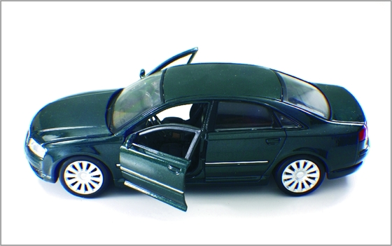 Chine OEM 1:24 moulé Smart Custom échelle modèle voitures affiche Audi A8 fournisseur