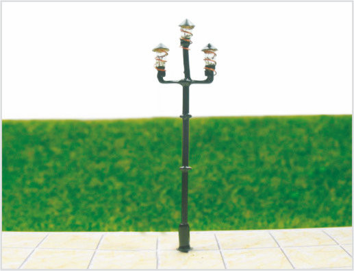 Chine T84 6V trois têtes rue échelle en plastique modèle lampadaire pour Train Layout 6,5 cm fournisseur