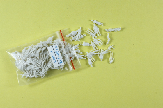 Le train 1/100 en plastique d'échelle figure le blanc modèle architectural de personnes fournisseur
