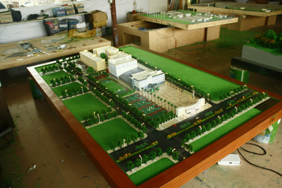 fabricant modèle architectural miniature du bâtiment 3D scolaire, modèles d'échelle de disposition d'école d'éclairage fournisseur
