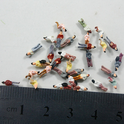 mesurez les personnes architecturales de modèle d'échelle du 1:300 0.6cm, les figures peintes par plastique pour la disposition ferroviaire fournisseur