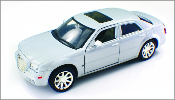 L'alliage de 1h24 meurent les voitures modèles faites sur commande intelligentes Chrysler 300C d'échelle de fonte fournisseur