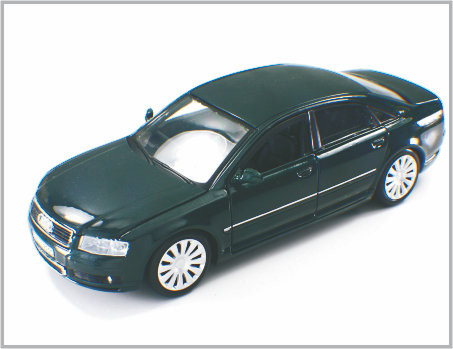 1/24 a coulé les voitures modèles faites sur commande noires lumineuses Audi A8 d'échelle d'alliage en tant qu'à la maison Decoratio fournisseur