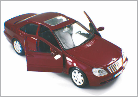 1/24 a coulé la classe faite sur commande rouge foncé de Mercedes Benzs de voitures modèles d'échelle d'alliage comme Decoratio fournisseur