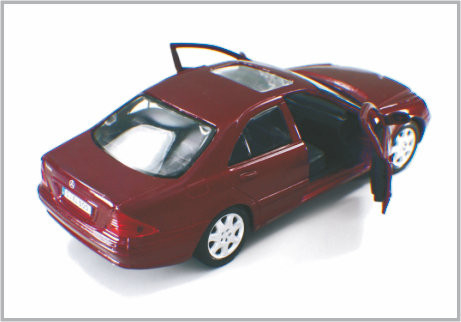 1/24 a coulé la classe faite sur commande rouge foncé de Mercedes Benzs de voitures modèles d'échelle d'alliage comme Decoratio fournisseur